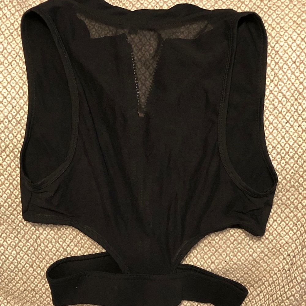 ๐ฏโโ๏ธ LADIES ZIP TOP ๐ฏโโ๏ธ - Picture 2 of 5